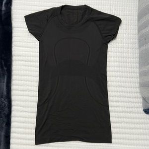 Lululemon t shirt